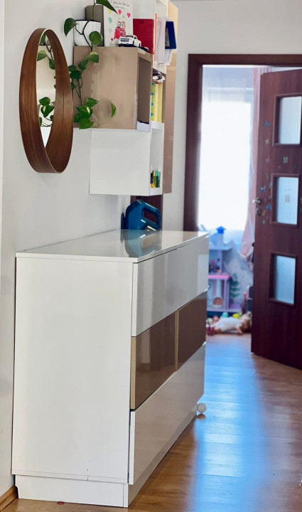 Apartament 3 camere , etaj intermediar , zona Eroilor 