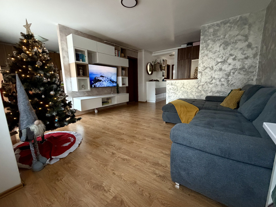 Apartament 3 camere , etaj intermediar , zona Eroilor 