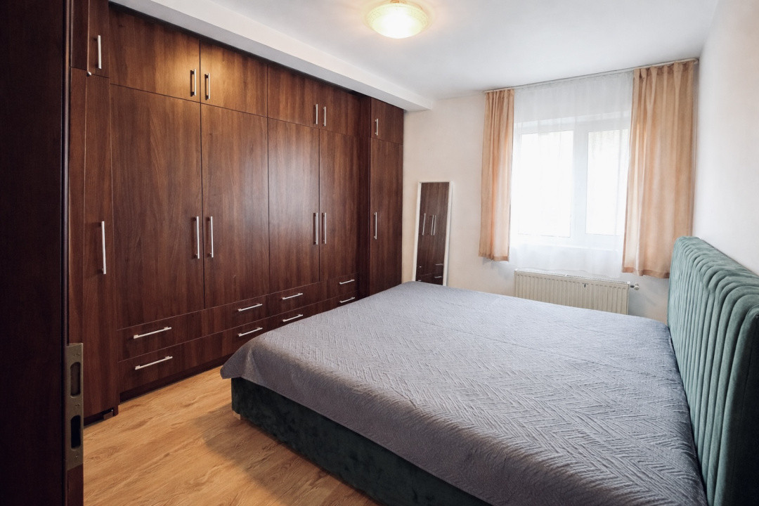 Apartament 3 camere , etaj intermediar , zona Eroilor 
