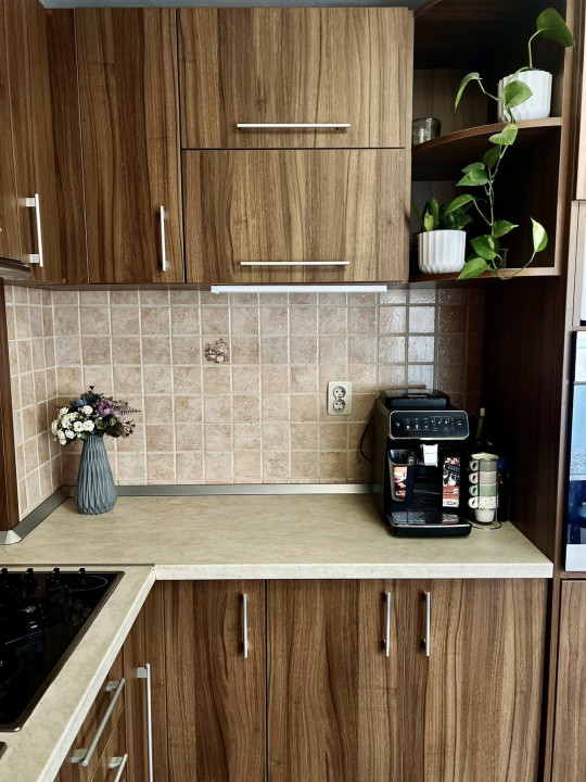 Apartament 3 camere,parcare, etaj intermediar,zona Eroilor 