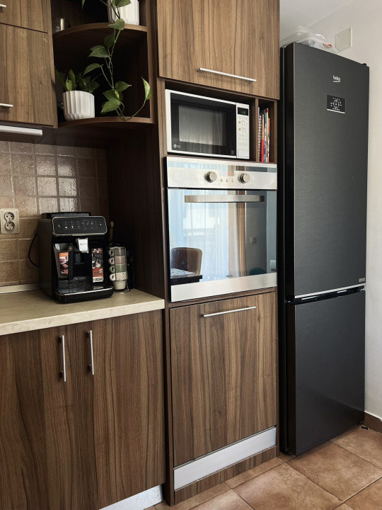 Apartament 3 camere,parcare, etaj intermediar,zona Eroilor 