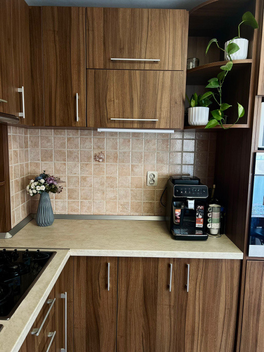 Apartament 3 camere,parcare,etaj intermediar,zona Eroilor 