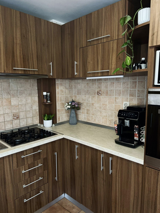 Apartament 3 camere,parcare,etaj intermediar,zona Eroilor 
