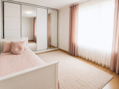 Apartament 3 camere,parcare,etaj intermediar,zona Eroilor 
