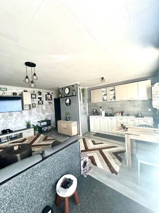 Apartament cu 2 camere, 51 mp, balcon, zona Eroilor