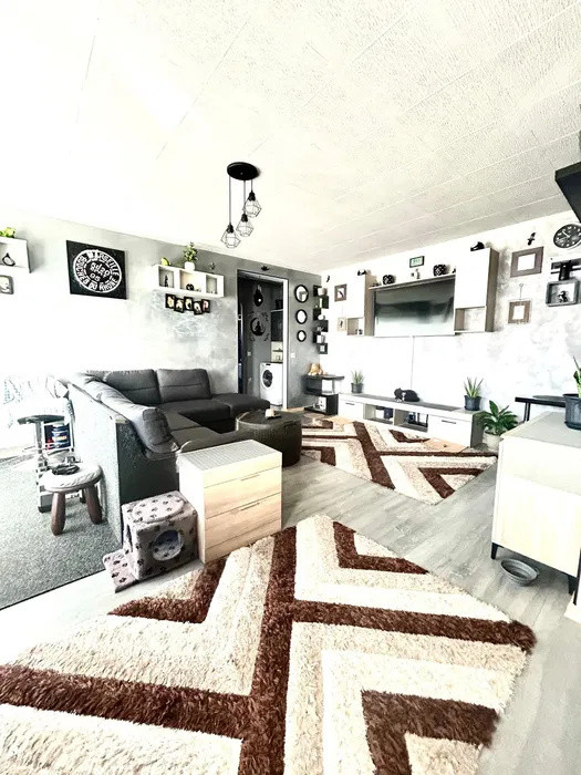 Apartament cu 2 camere, 51 mp, balcon, zona Eroilor