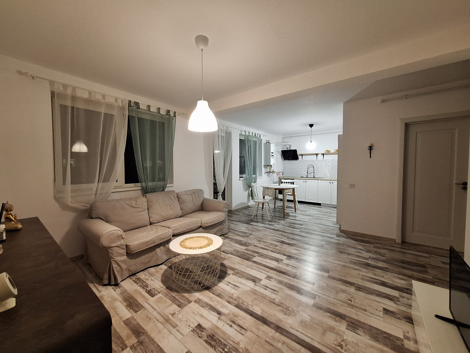 Apartament cu 2 camere, 47 mp, balcon, zona Cetatii