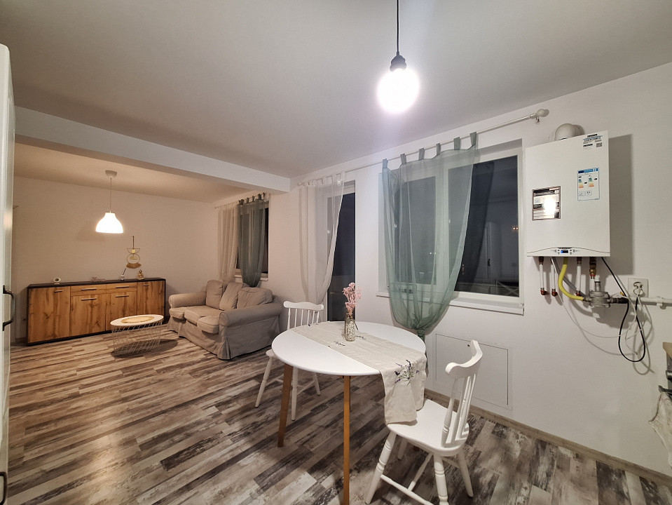 Apartament cu 2 camere, 47 mp, balcon, zona Cetatii