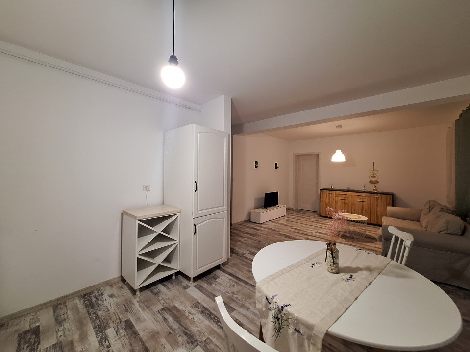 Apartament cu 2 camere, 47 mp, balcon, zona Cetatii