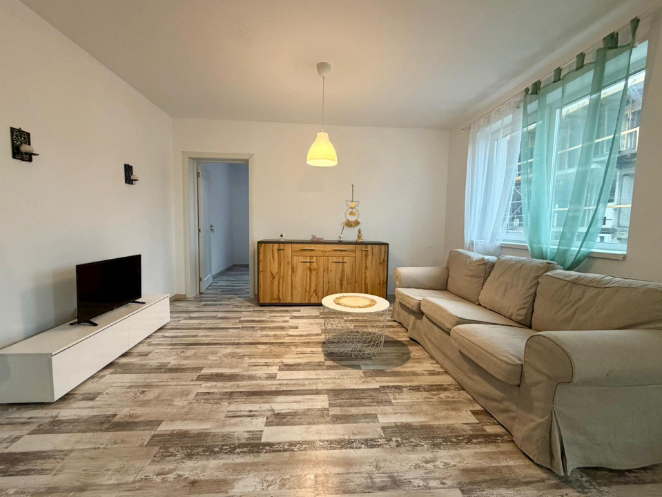 Apartament cu 2 camere, 47 mp, balcon, zona Cetatii