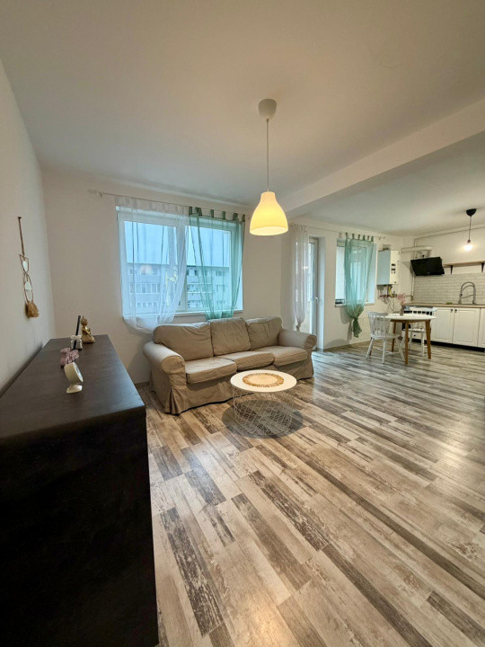 Apartament cu 2 camere, 47 mp, balcon, zona Cetatii