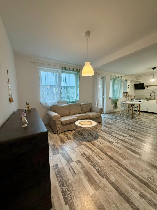 Apartament cu 2 camere, 47 mp, balcon, zona Cetatii