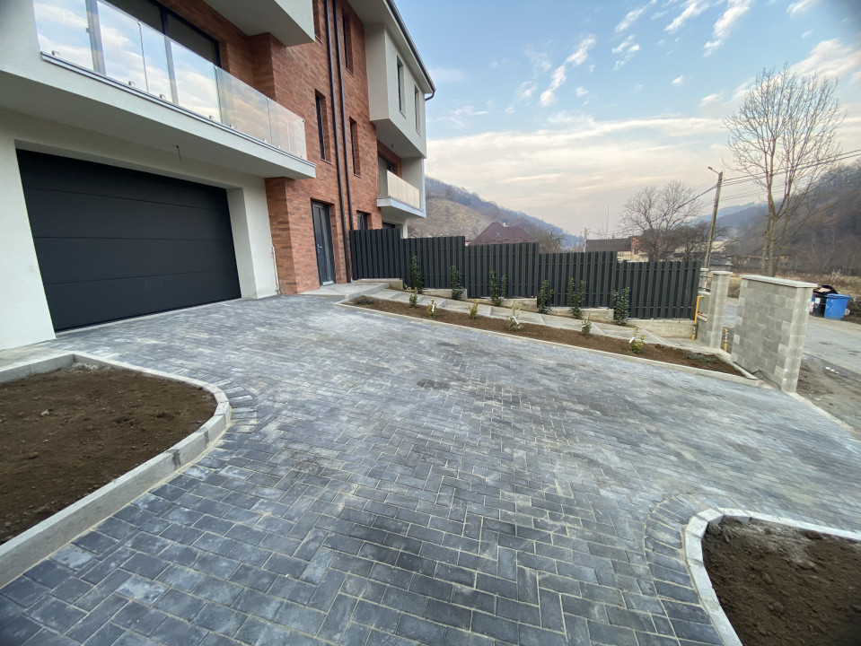 Duplex de vanzare, 195 mp utli, Garaj , zona Tauti 