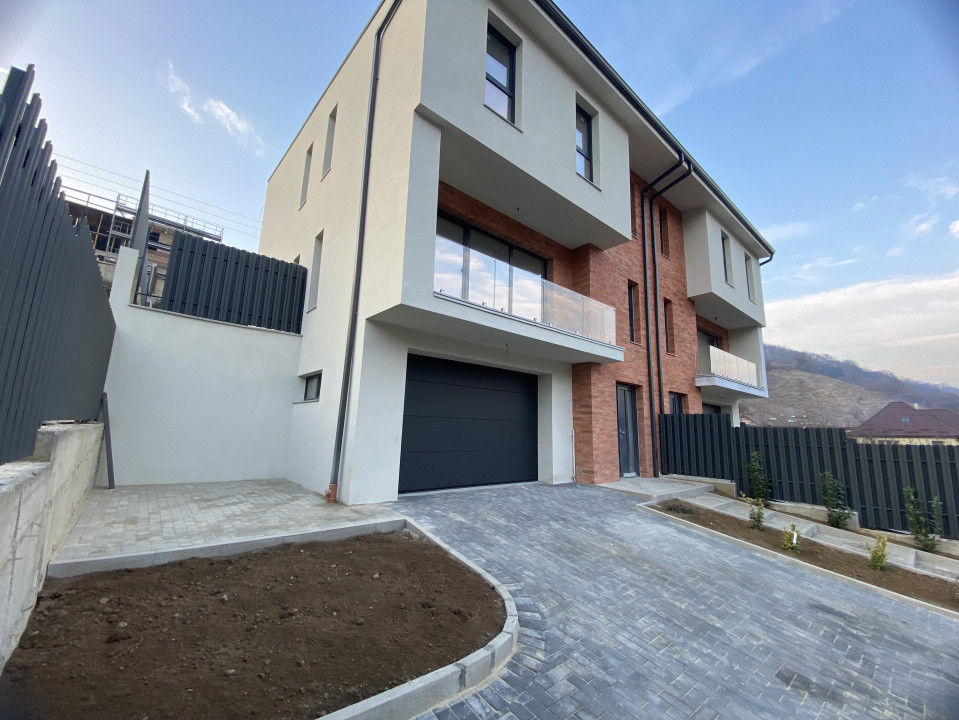 Duplex de vanzare, 195 mp utli, Garaj , zona Tauti 