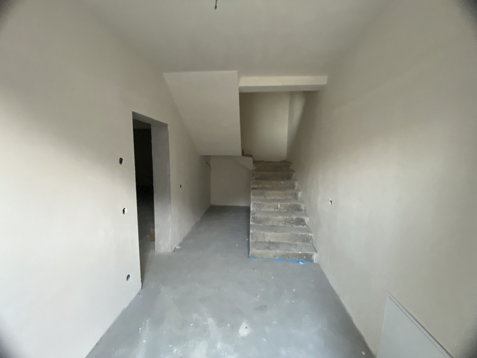Duplex de vanzare, 195 mp utli, Garaj , zona Tauti 