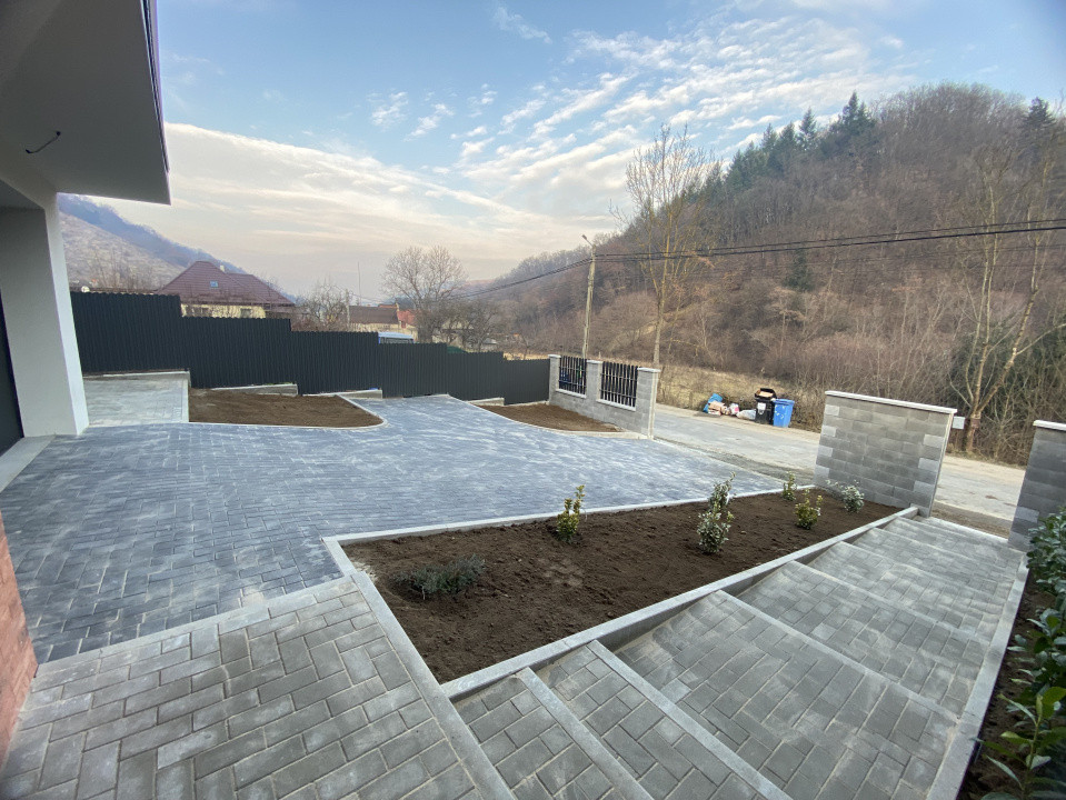 Duplex de vanzare, 195 mp utli, Garaj , zona Tauti 