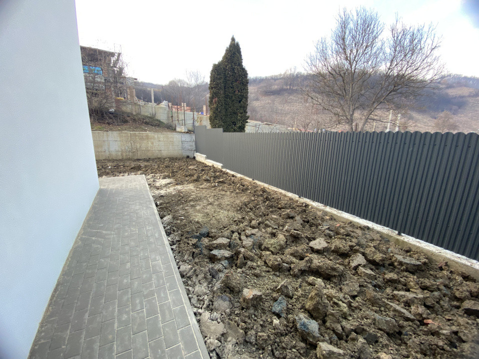 Duplex de vanzare, 195 mp utli, Garaj , zona Tauti 