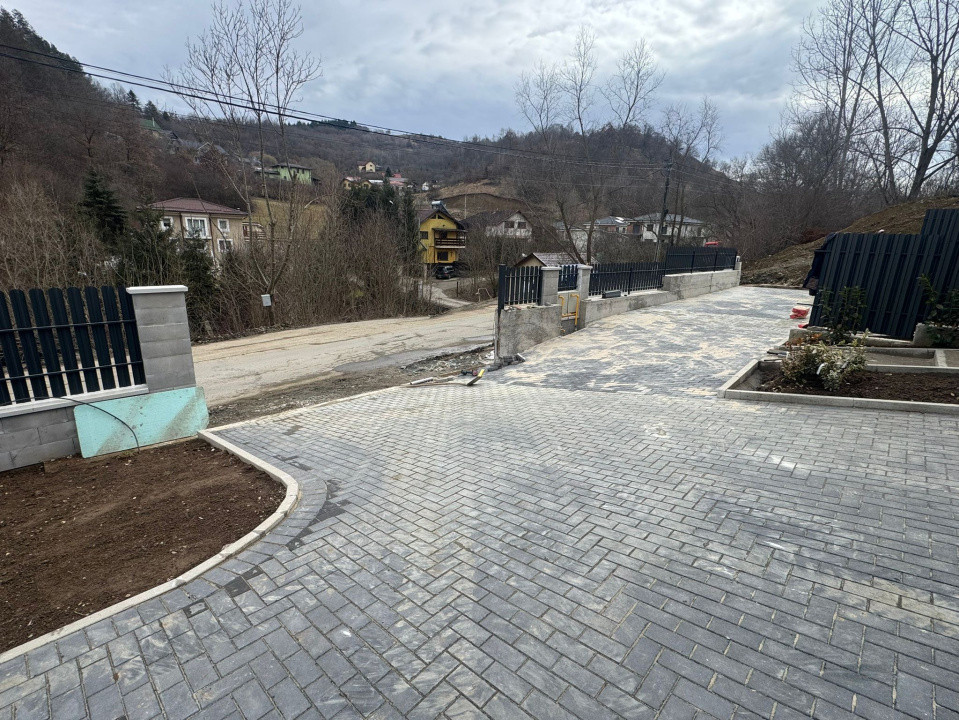 Duplex de vanzare, 195 mp utli, Garaj , zona Tauti 