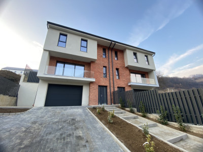 Duplex de vanzare, 195 mp utli, Garaj , zona Tauti 