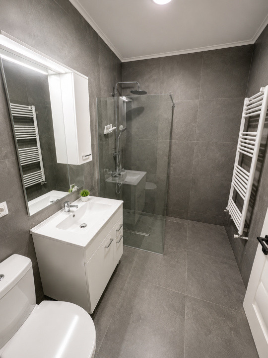 Apartament cu  3 camere,etaj intermediar,zona Vivo ( Avram Iancu ) 