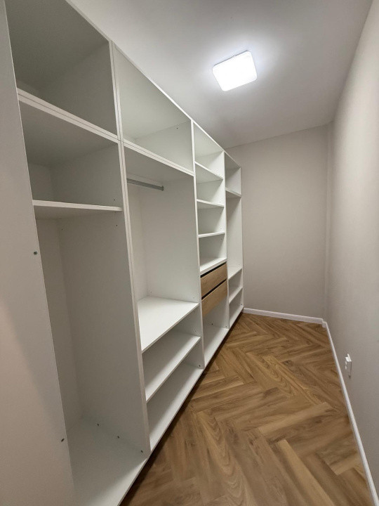 apartament ultrafinisat cu 3 camere,pacare subterana,zona Terra