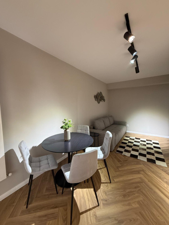 apartament ultrafinisat cu 3 camere,pacare subterana,zona Terra