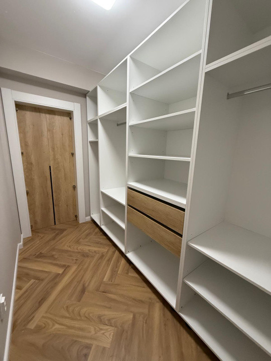 apartament ultrafinisat cu 3 camere,pacare subterana,zona Terra