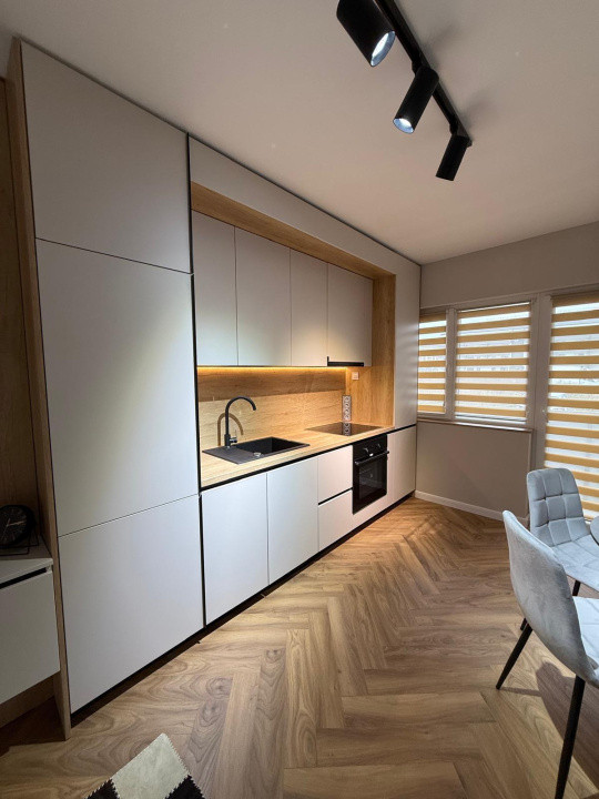 apartament ultrafinisat cu 3 camere,pacare subterana,zona Terra