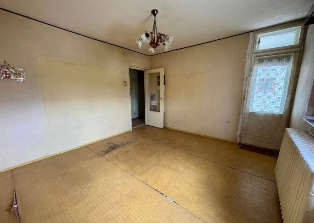 Apartament cu 2 camere decomandate,etaj intermediar