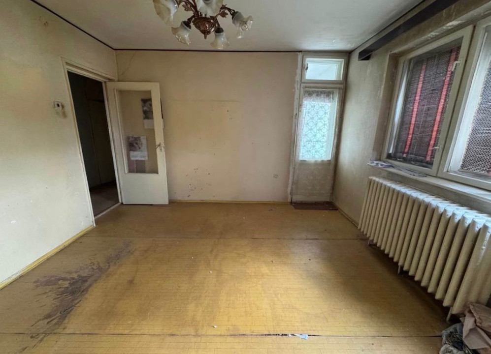 Apartament cu 2 camere decomandate,etaj intermediar