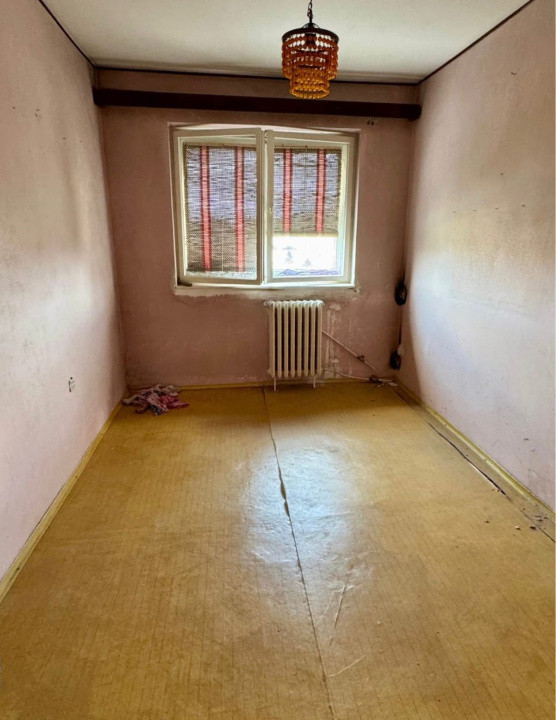 Apartament cu 2 camere decomandate,etaj intermediar