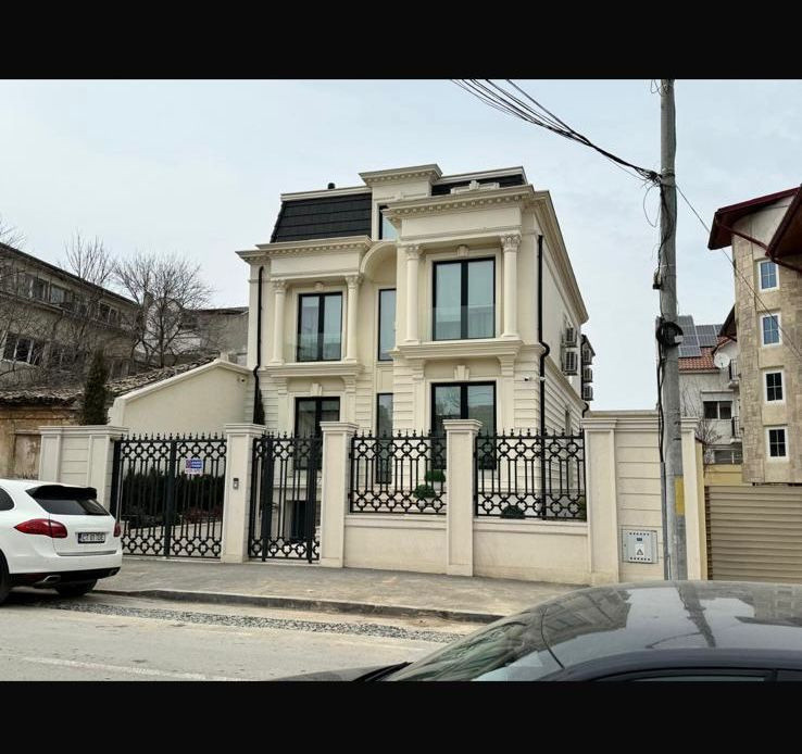 Casa idividuala stil NEOCLASIC , 230 mp utili , zona Dambul Rotund