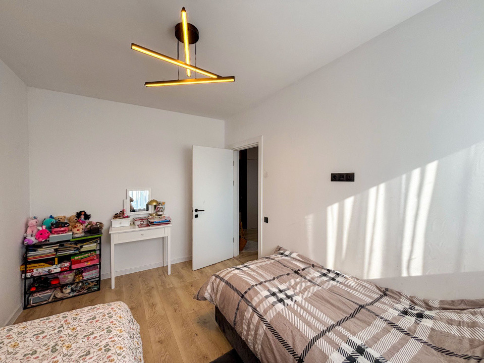 Apartament 3 camere, 65 mp, parcare, zona Vivo!