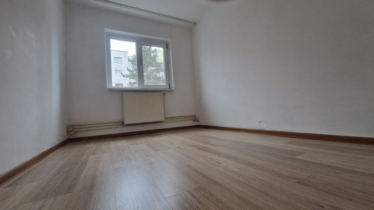 Apartament cu 3 camere decomandate,zona Manastur