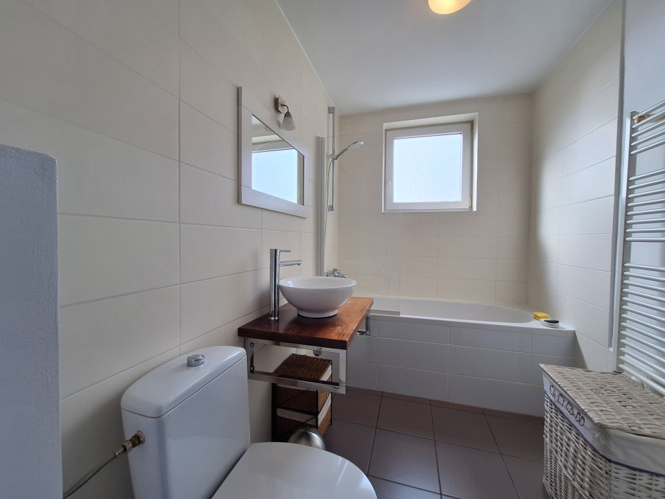 Apartamente 3 camere ,64 mp utili ,parcare ,zona Eroilor