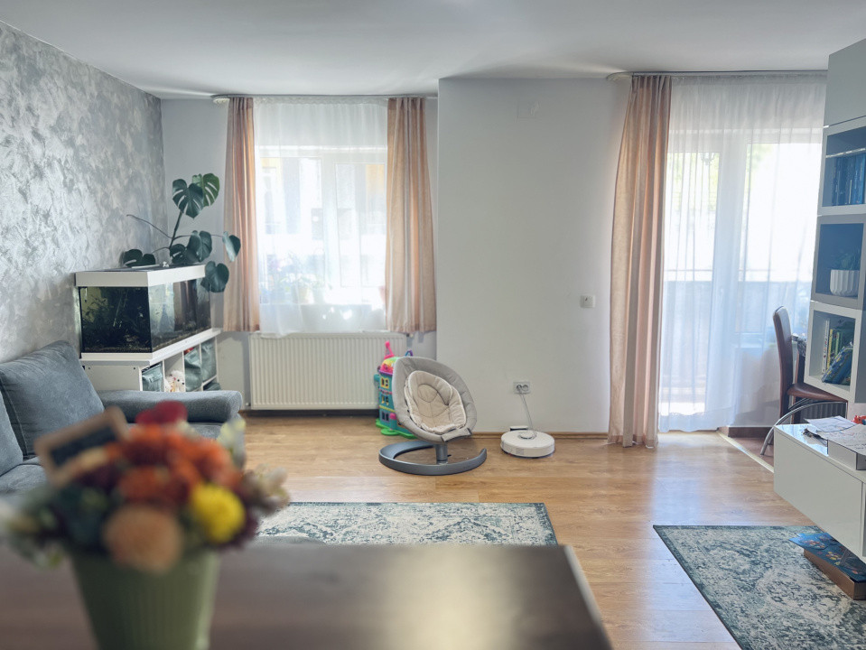 Apartament 3 camere , etaj intermediar , parcare,zona Eroilor