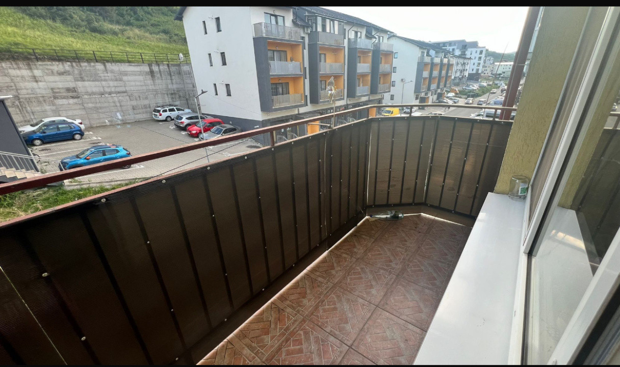 Apartament 3 camere , etaj intermediar , parcare,zona Eroilor