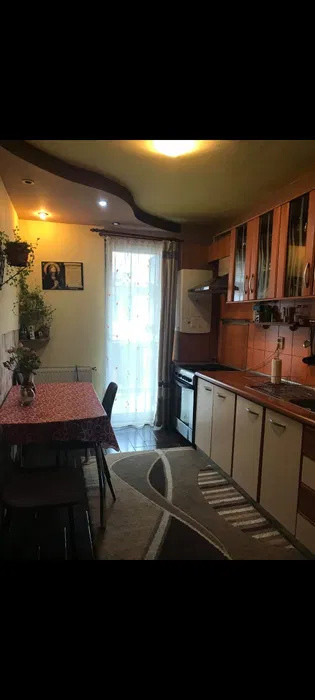 Apartament cu 2 camere, decomandat, 2 balcoane, zona Eroilor