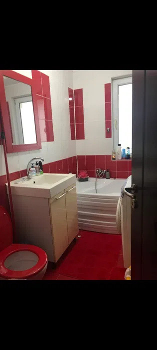 Apartament cu 2 camere, decomandat, 2 balcoane, zona Eroilor