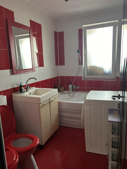 Apartament cu 2 camere, decomandat, 2 balcoane, zona Eroilor