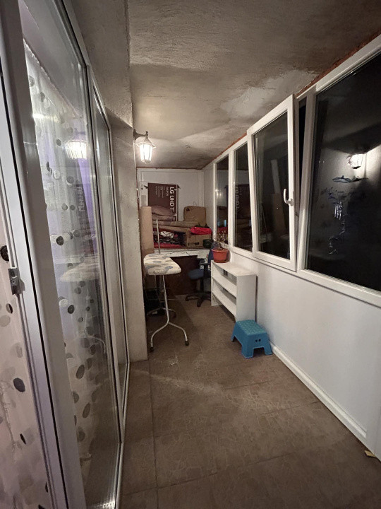 Apartament cu 2 camere, decomandat, 2 balcoane, zona Eroilor