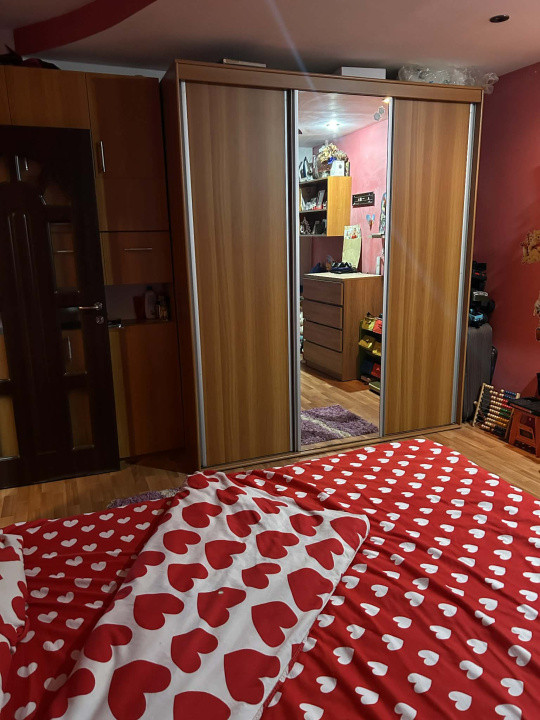 Apartament cu 2 camere, decomandat, 2 balcoane, zona Eroilor