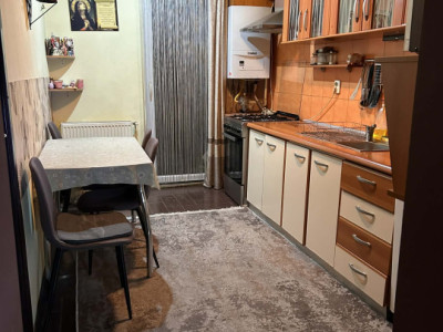 Apartament cu 2 camere, decomandat, 2 balcoane, zona Eroilor