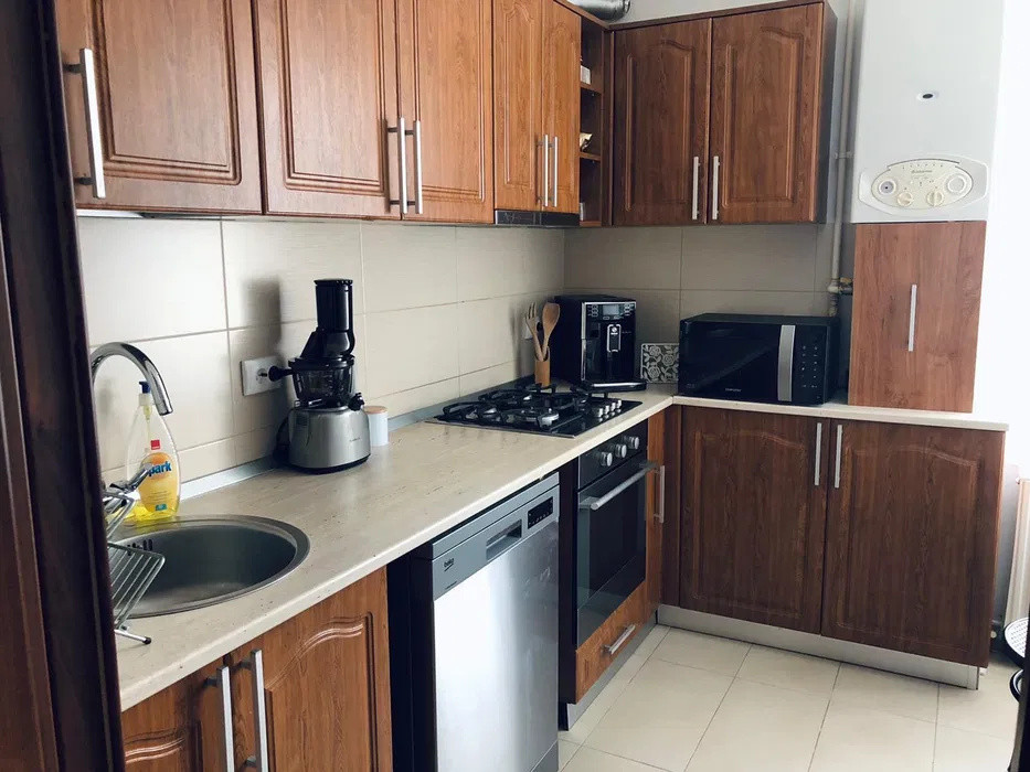 Apartament cu 3 camere, decomandat, 68 mp, parcare, zona Tineretului