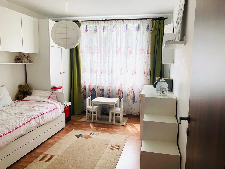 Apartament cu 3 camere, decomandat, 68 mp, parcare, zona Tineretului