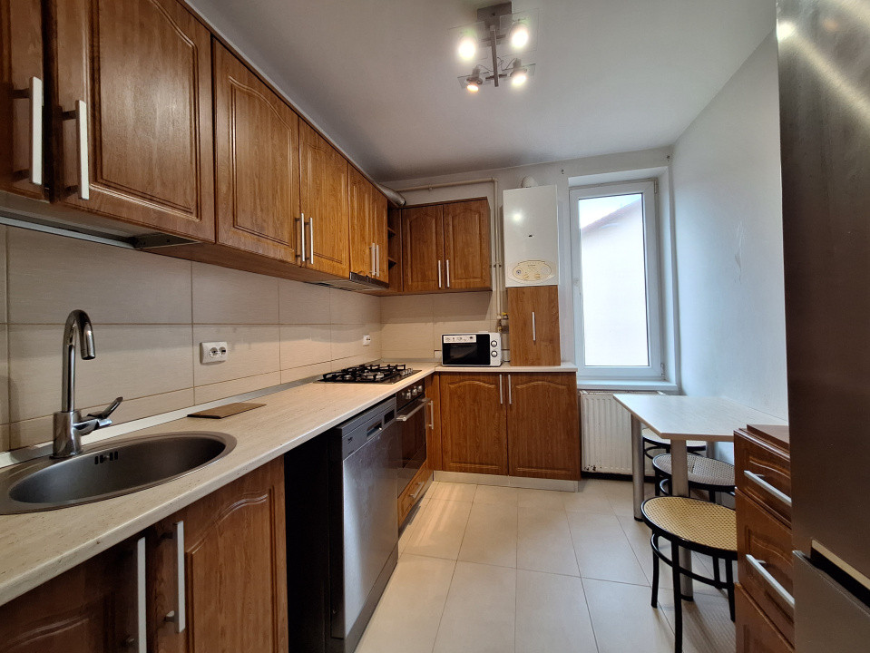 Apartament cu 3 camere, 68 mp, parcare, zona Tineretului