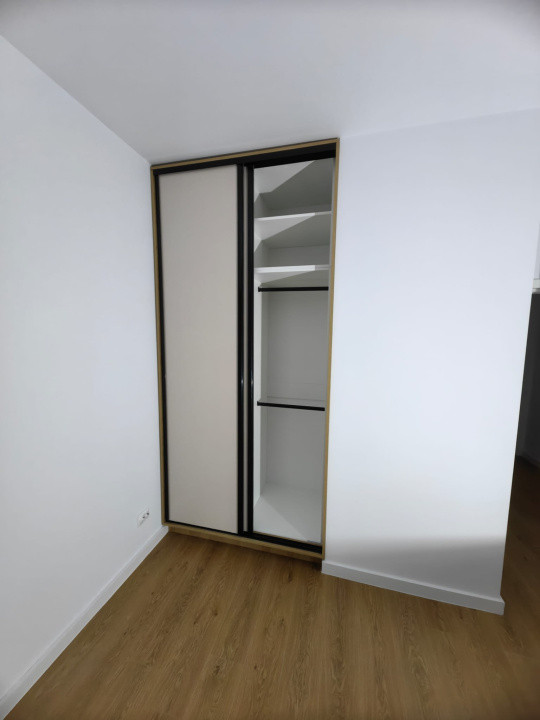 Apartament de 2 camere, 48.73 mp, 20 mp terasa, Finisat, Parcare, Zona Vivo