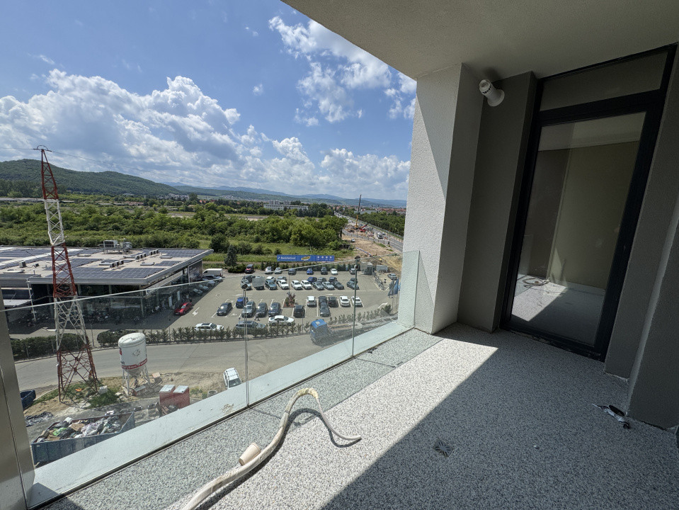 Apartament de 2 camere, 48.73 mp, 20 mp terasa, Finisat, Parcare, Zona Vivo