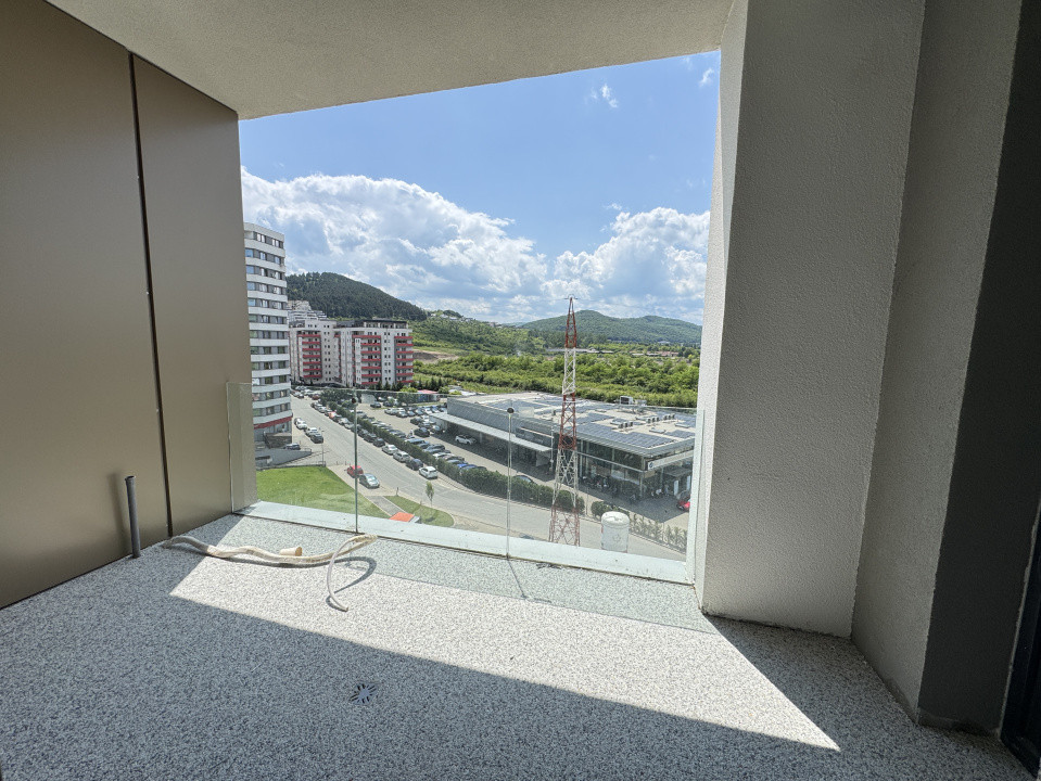 Apartament de 2 camere, 48.73 mp, 20 mp terasa, Finisat, Parcare, Zona Vivo