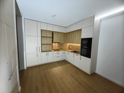 Apartament de 2 camere, 48.73 mp, Finisat, Parcare, Zona Vivo